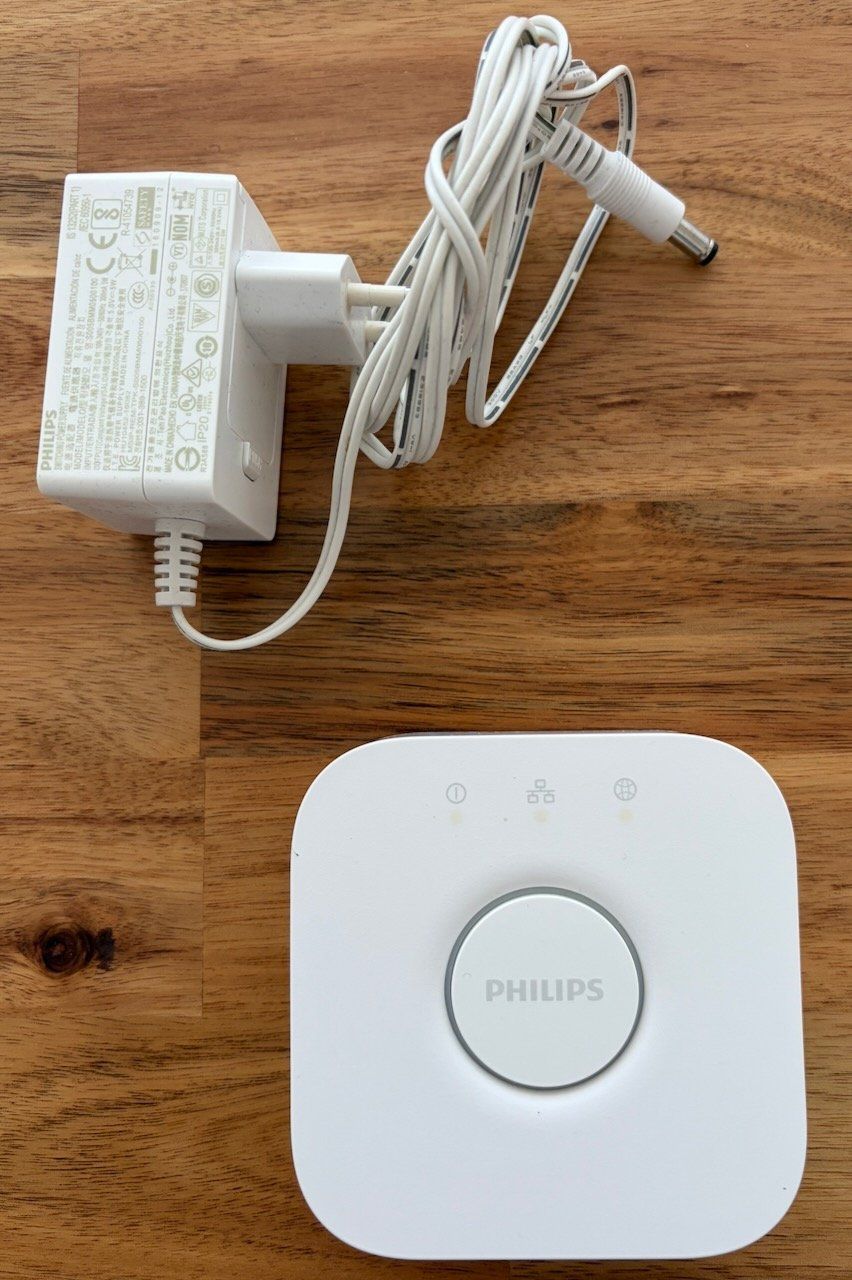 Philips Hubs & Switches: Philips Hue Bridge 2.1 mit Netzteil weiss – Gebraucht aus Weinfelden von gigik