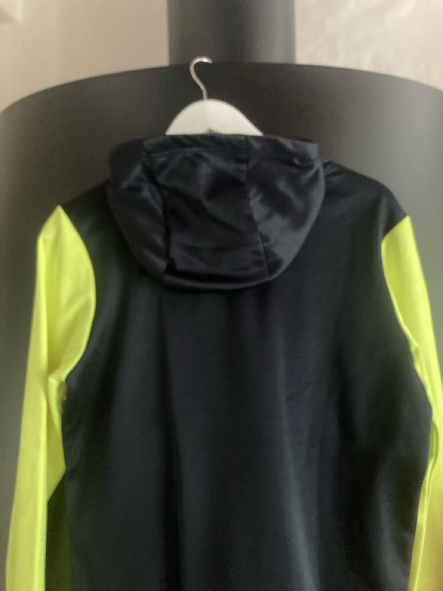 Maglioni & Felpe: Pull à capuche sport Ultimate Achievement, Taille S – Usato da Uvrier venduto da SzymonClivaz 1