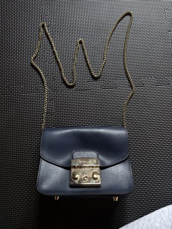 Sac bandoulière Furla Metropolis Mini – Cuir Bleu Marine & D