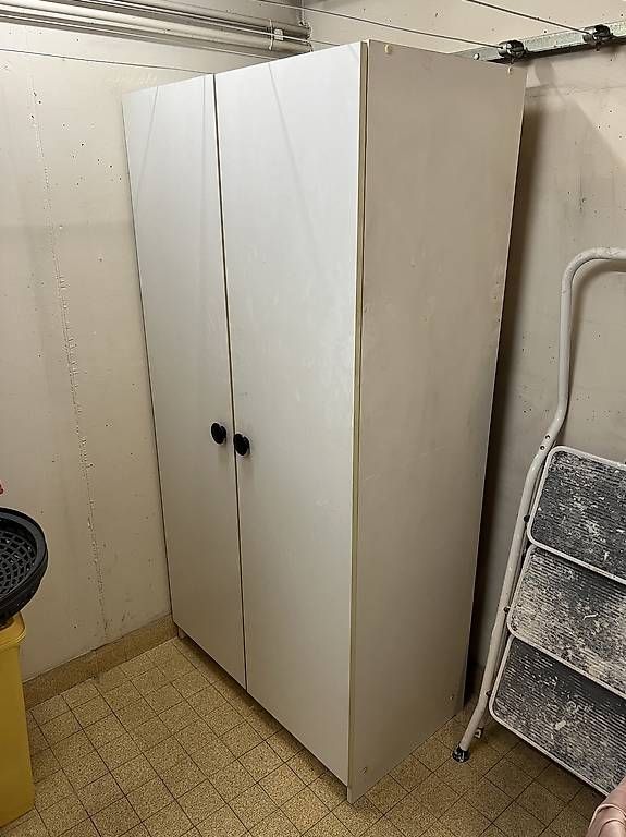 Schränke: Armoire avec penderie – Gebraucht aus Onex von Bazma