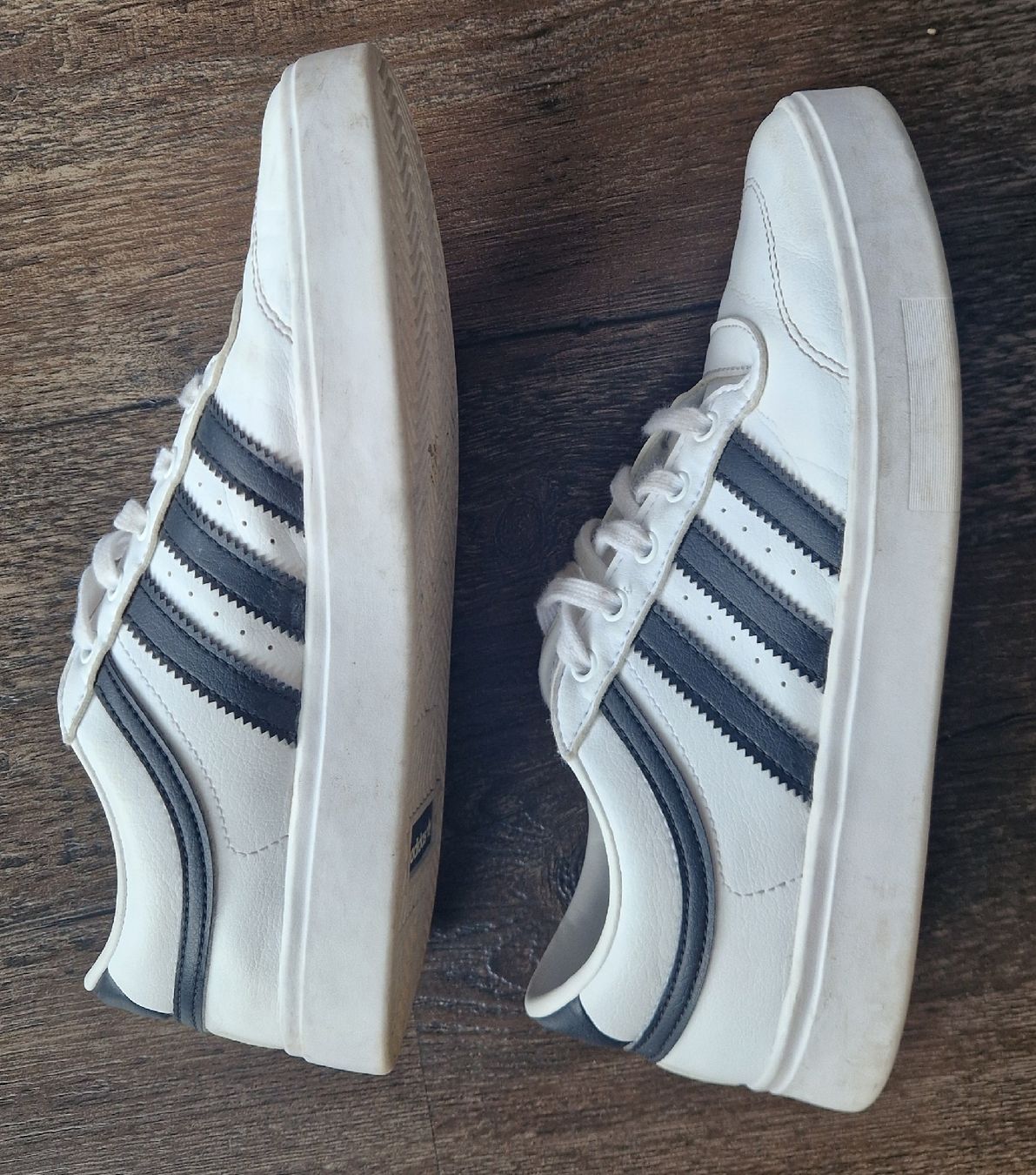 Adidas Scarpe da uomo: Adidas Sneaker Weiss Schwarz Grösse 40.5  – Usato da Frutigen venduto da zurbrueggli 5