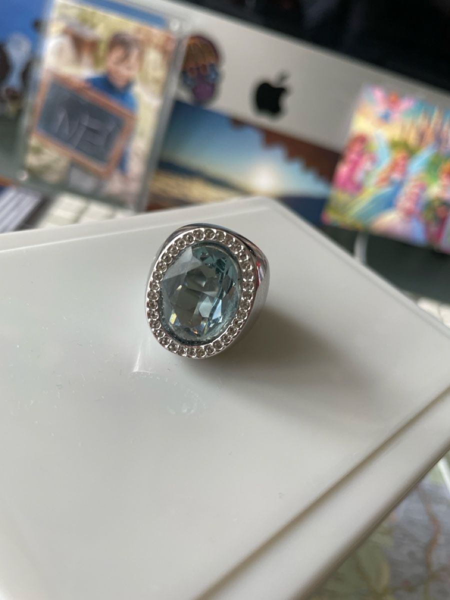 Swarovski Anelli: Swarovski Ring mit aquamarinfarbenem Stein , Gr.52 – Usato da Meilen venduto da delta-da-spica