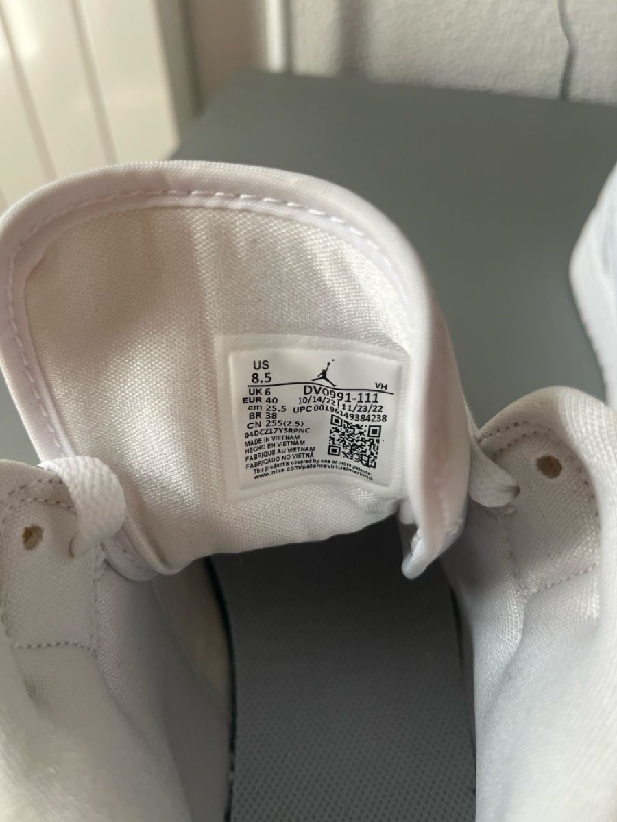Jordan Chaussures hommes: Baskets Air Jordan 1 Mid blanches pointure 40 – Neuf avec emballage d'origine à Crissier par ari_pqk7 3