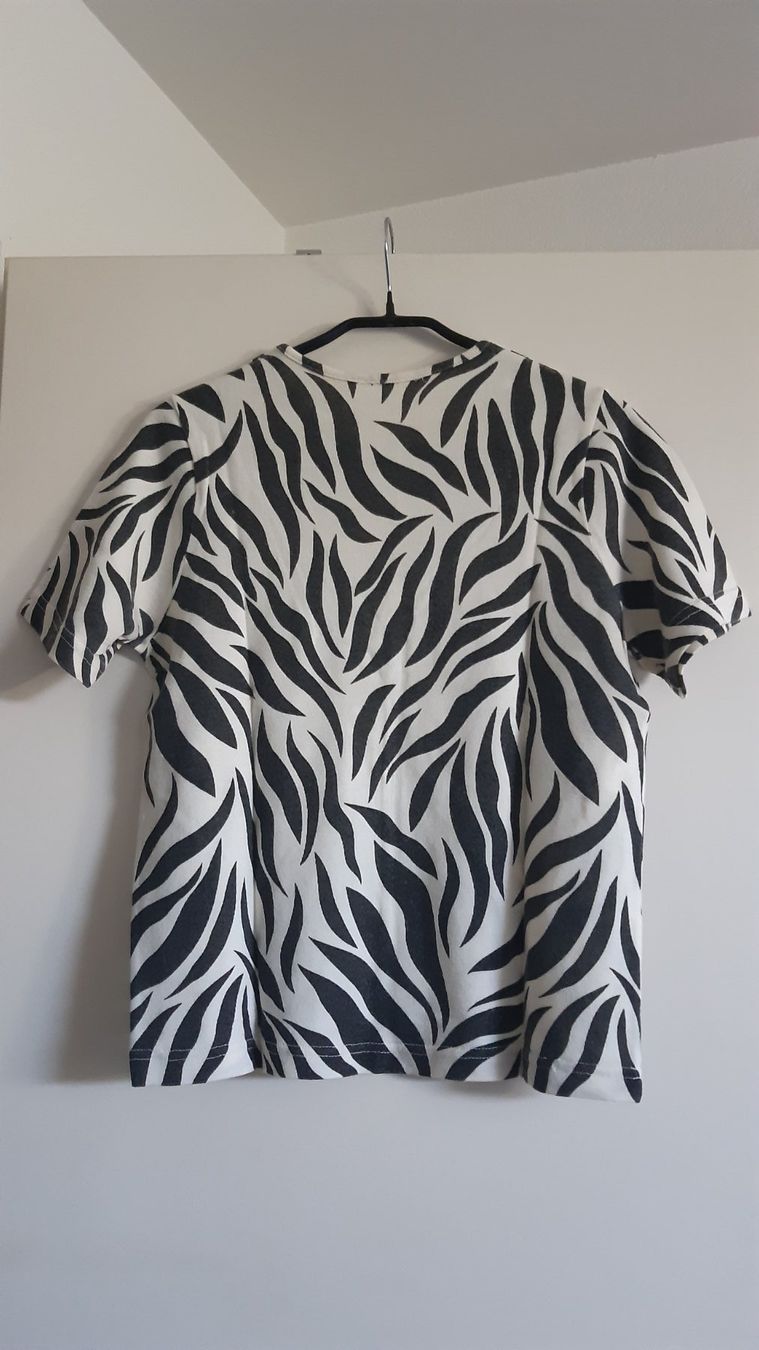 Jacken: Twinset (Kurzarmpullover + Cardigan) Zebramuster Gr. 42 – Gebraucht aus Basel von Fashionvictim 3