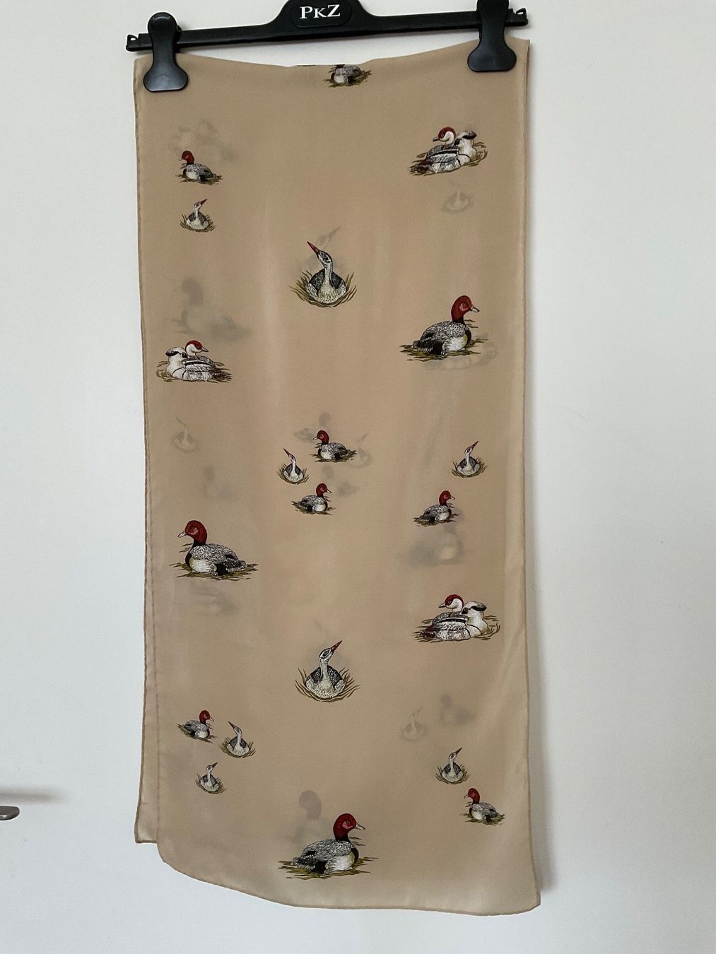 Foulards, Tücher & Schals: Seiden Schal beige mit Enten – Gebraucht aus Urdorf von alda02 1