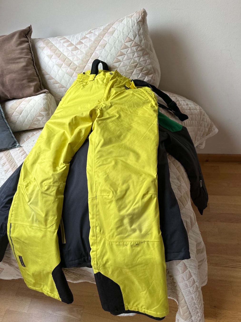 Completi: Skianzug Icepeak Gr. 176 – Usato da La Punt Chamues-ch venduto da Albula 2
