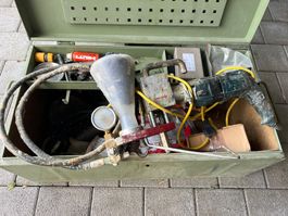 Klebepistole inkl. Bohrer und Flüssigkeiten
