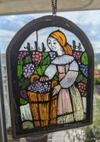 Handbemaltes Glasfenster / Glasbild, signiert – Weinlese