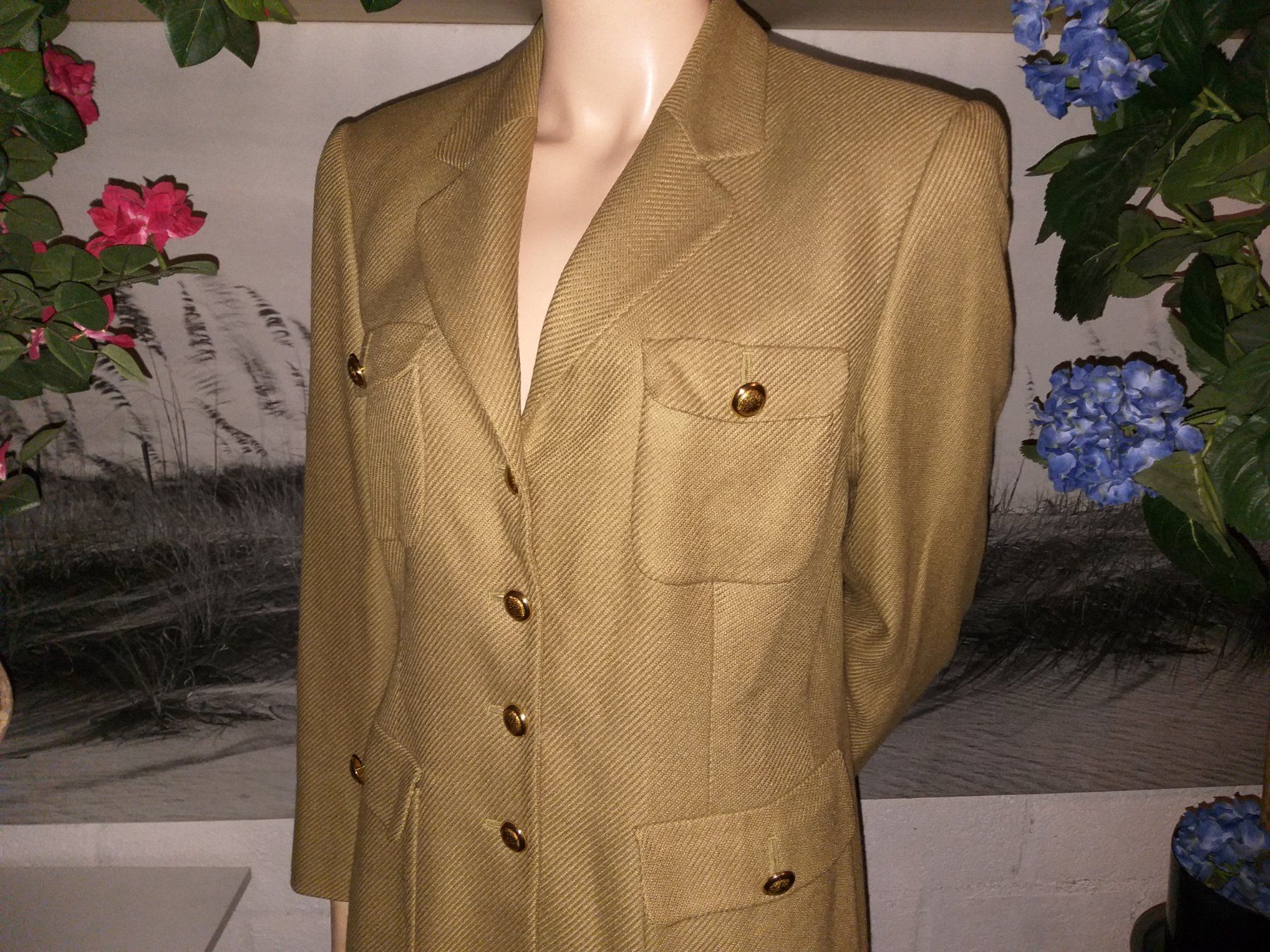 Escada Giacche: ESCADA Blazer 50 % cachemire + 50 % soie taille / Grosse 40 – Usato da Cossonay-ville venduto da Super-Price-Quality 5