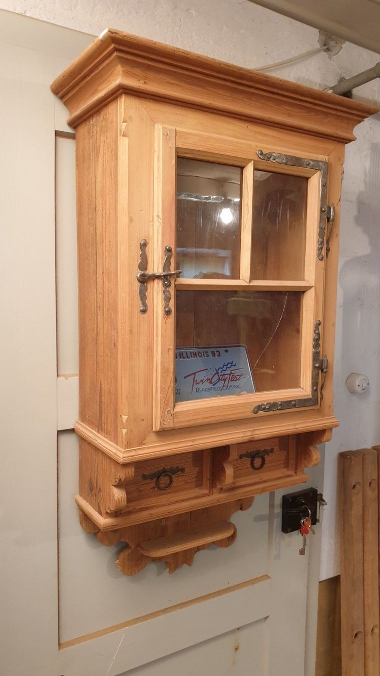 Articoli in legno: Hänge Gänterli Vitrine – Usato da Embrach venduto da Olympia52
