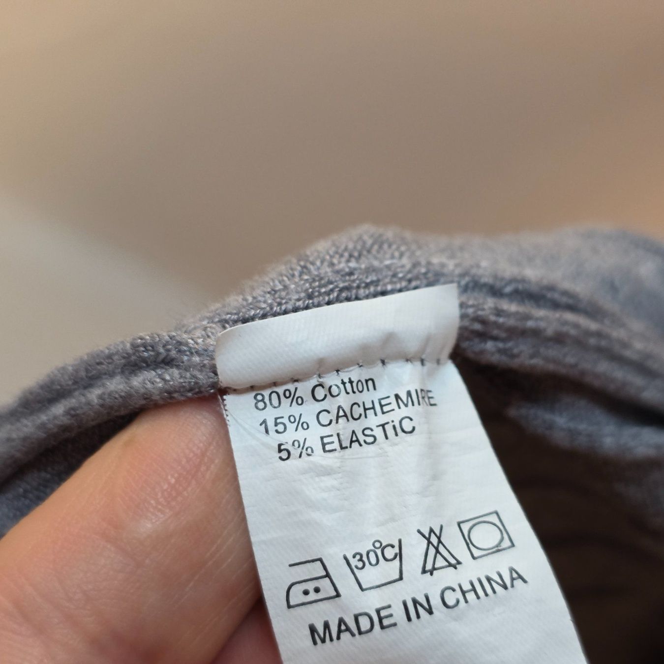 Pulls & Sweat-shirts: Graue Strickjacke 36/38 Baumwolle Kaschmir – D'occasion à Wald ZH par CapLux 5
