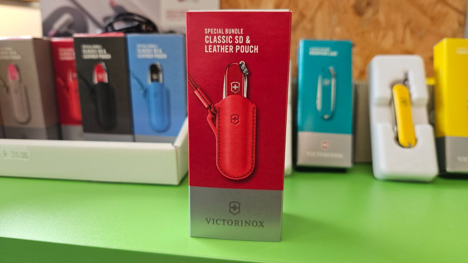 Victorinox Taschenmesser: Victorinox Classic SD inkl. Leder - Etui – Neu und originalverpackt aus Koppigen von Bracher_Mail-House 1