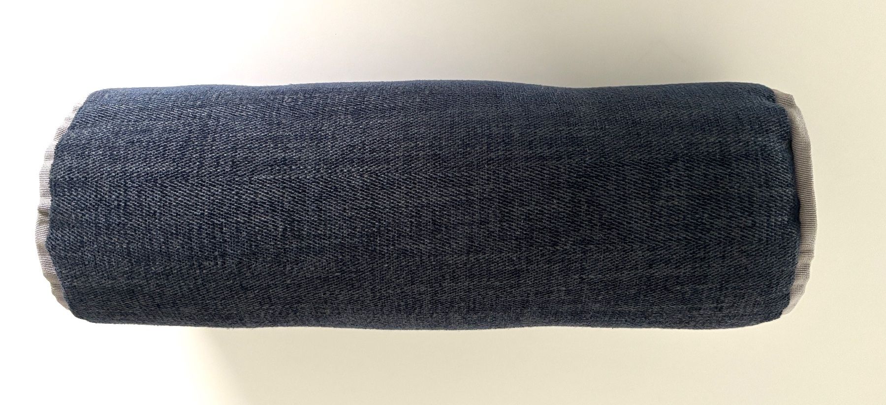 Kissen: Billerbeck Nackenrolle, Flexform Edison Denim – Gebraucht aus Bottmingen von mar_9ysh 2