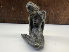 Antike Bronze Skulptur Sitzender Weiblicher Akt 