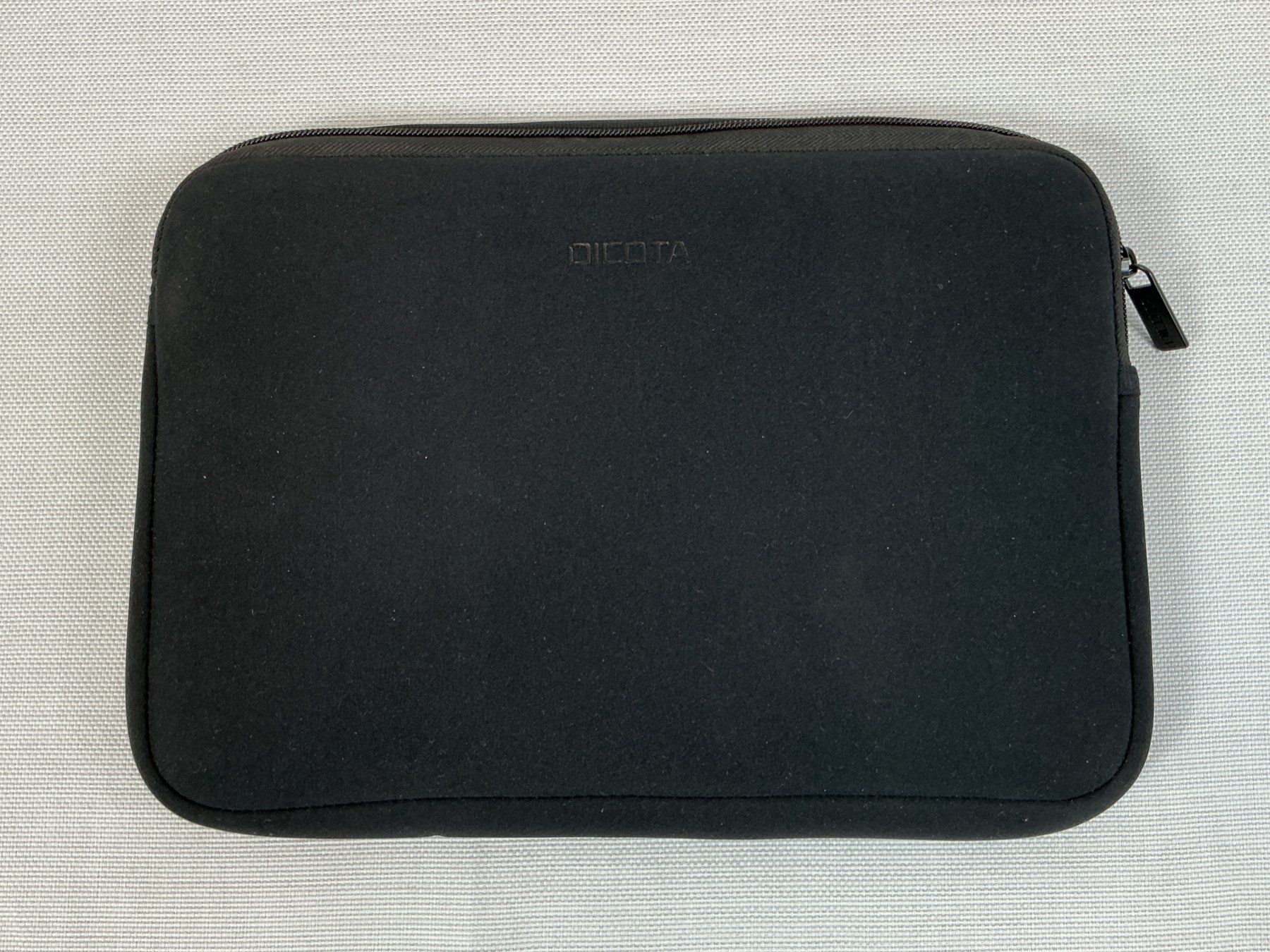 Covers & Borse: DICOTA elastische Neopren - Notebook - Hülle – Nuovo (secondo la descrizione) da Richterswil venduto da Restwert_Richterswil 4