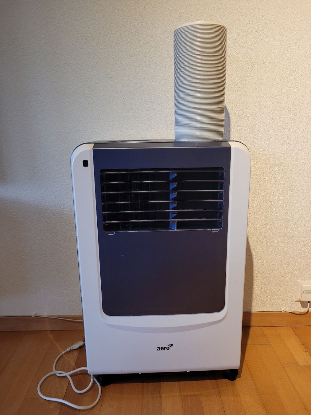 Kibernetik Klimageräte: Klimagerät KIBERNETIK Aero KMO1201 mit Schlauch – Gebraucht aus Kloten von DeObertuefener