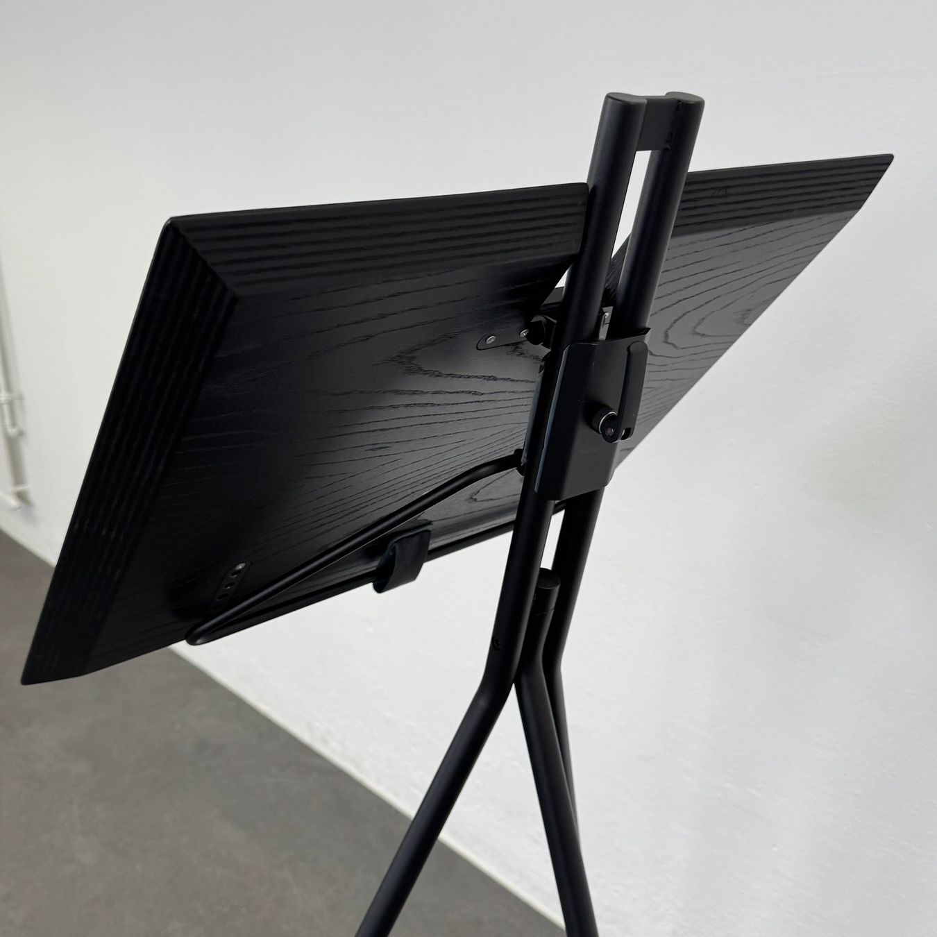Classicon Scrivanie: ClassiCon Notos Standing Desk – Usato da Schönenwerd venduto da mcofficeshop 7
