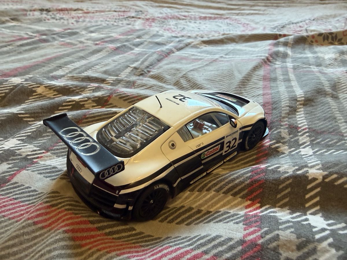 Carrera Piste: Carrera Digital 1/32 Audi R8 LMS  – Usato da Mirchel venduto da Hilal1994 2