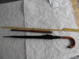 Schirmstock / Spazierstock mit Schirm, Holzgriff, Vintage