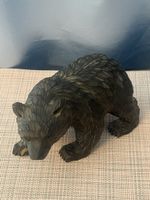 Handgeschnitzter Holzbär Skulptur Figur dunkel