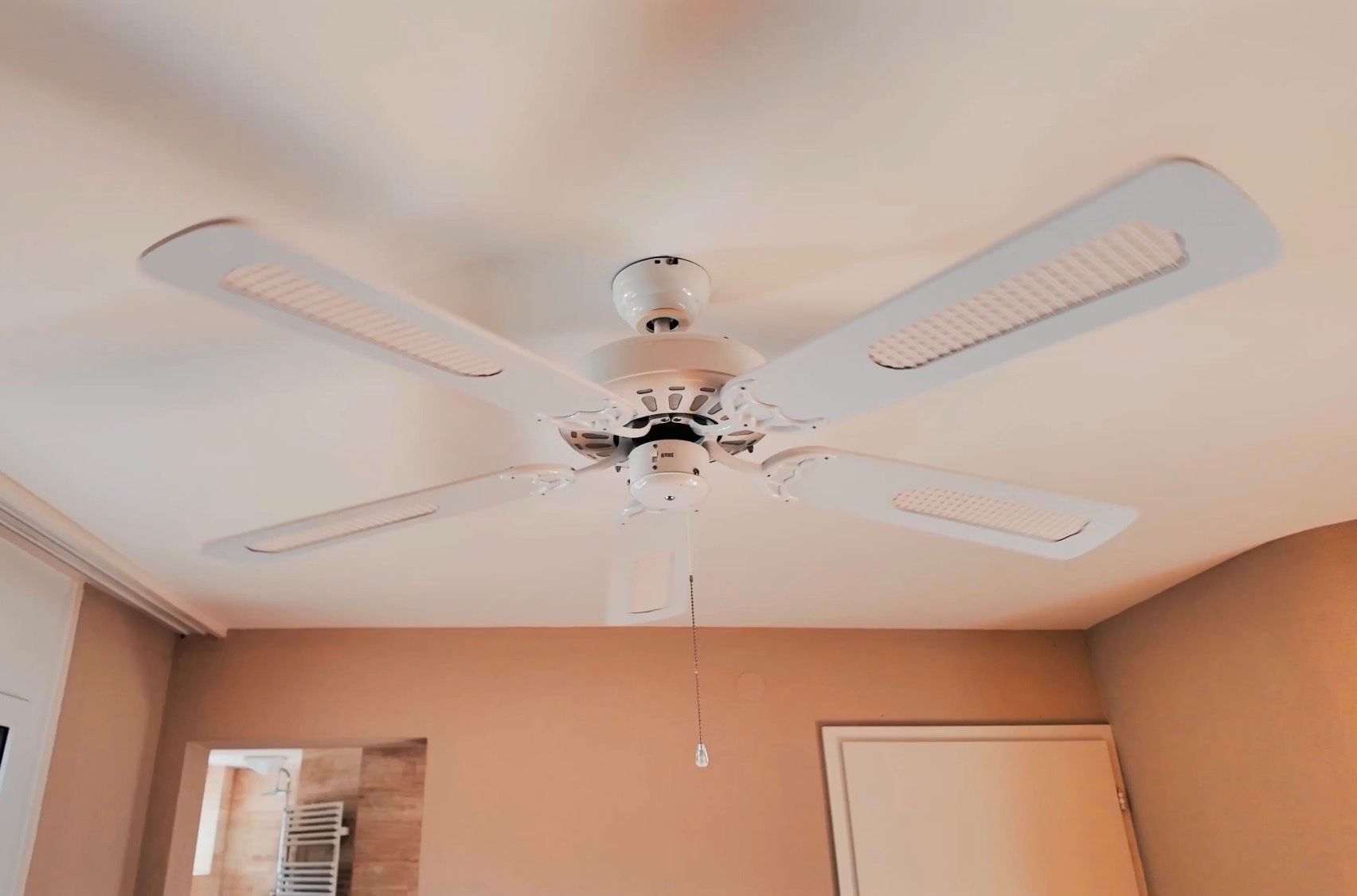 Ventilatoren: Deckenventilator weiss 5 Flügel gebraucht – Gebraucht aus Allschwil von Spice6