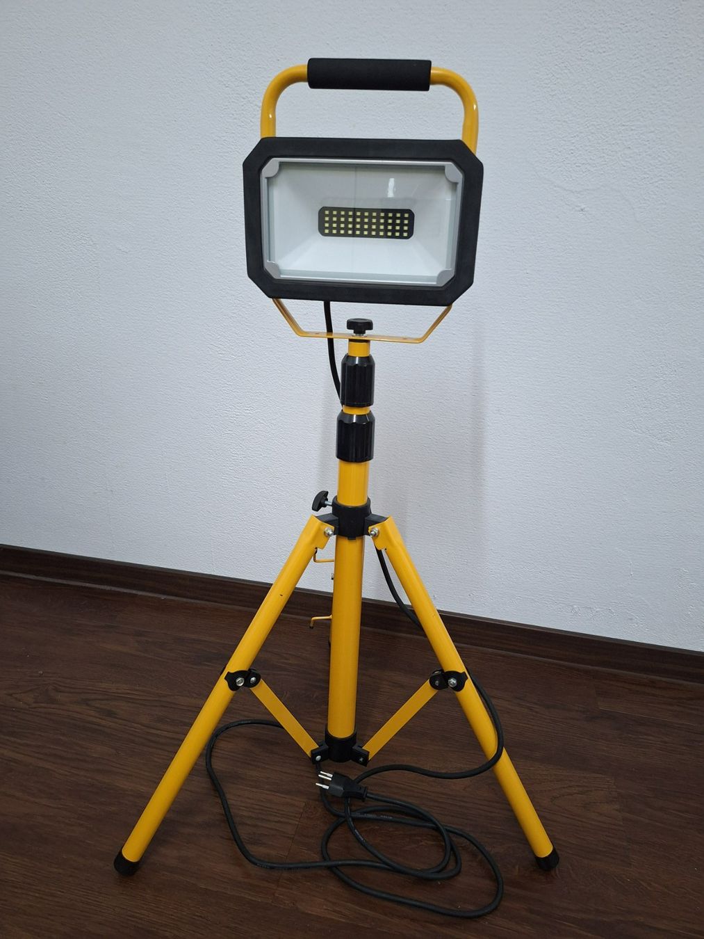Lampes: LED Baustrahler – D'occasion à Lohn-Ammannsegg par Beo71