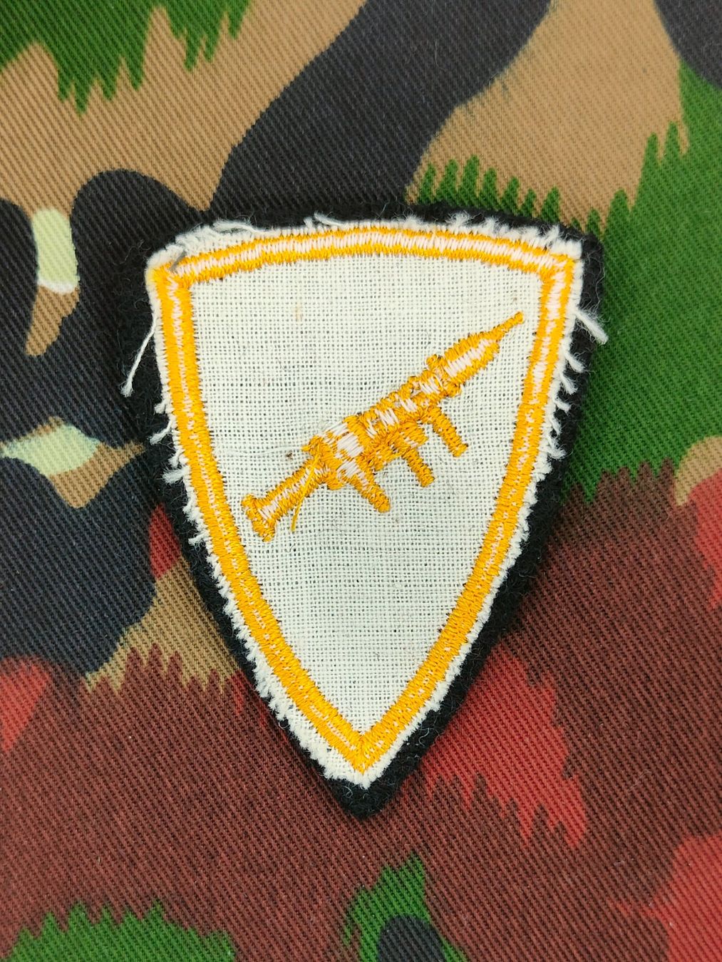 Schweizer Armee Placchette & Badge: Funktionsabzeichen An der Panzerfaust ausgebildet Ord. 95 V1 – Usato da Bauma venduto da SwissMilitaria 1