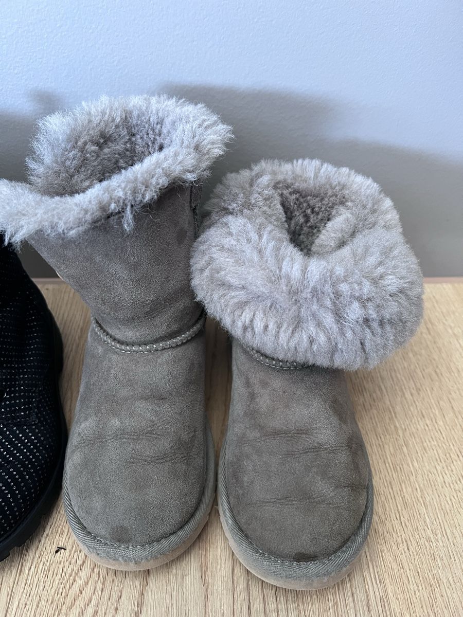 Scarpe per ragazze: 3 Paar Kinderstiefel UGG, Moonboot usw. – Usato da Herbligen venduto da nic_q8yn 2