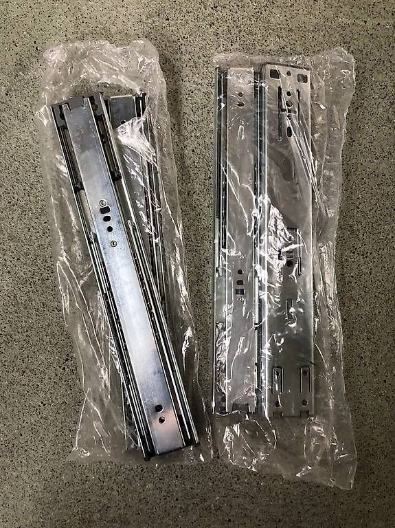 Ferramenta: Teleskopauszug 30 cm – Nuovo e nell'imballaggio originale da Bern venduto da 0_0