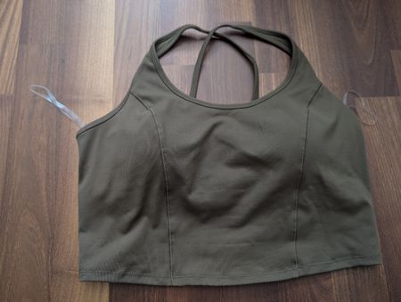 Oysho Evermove Sporttop Gr. L Olivgrün