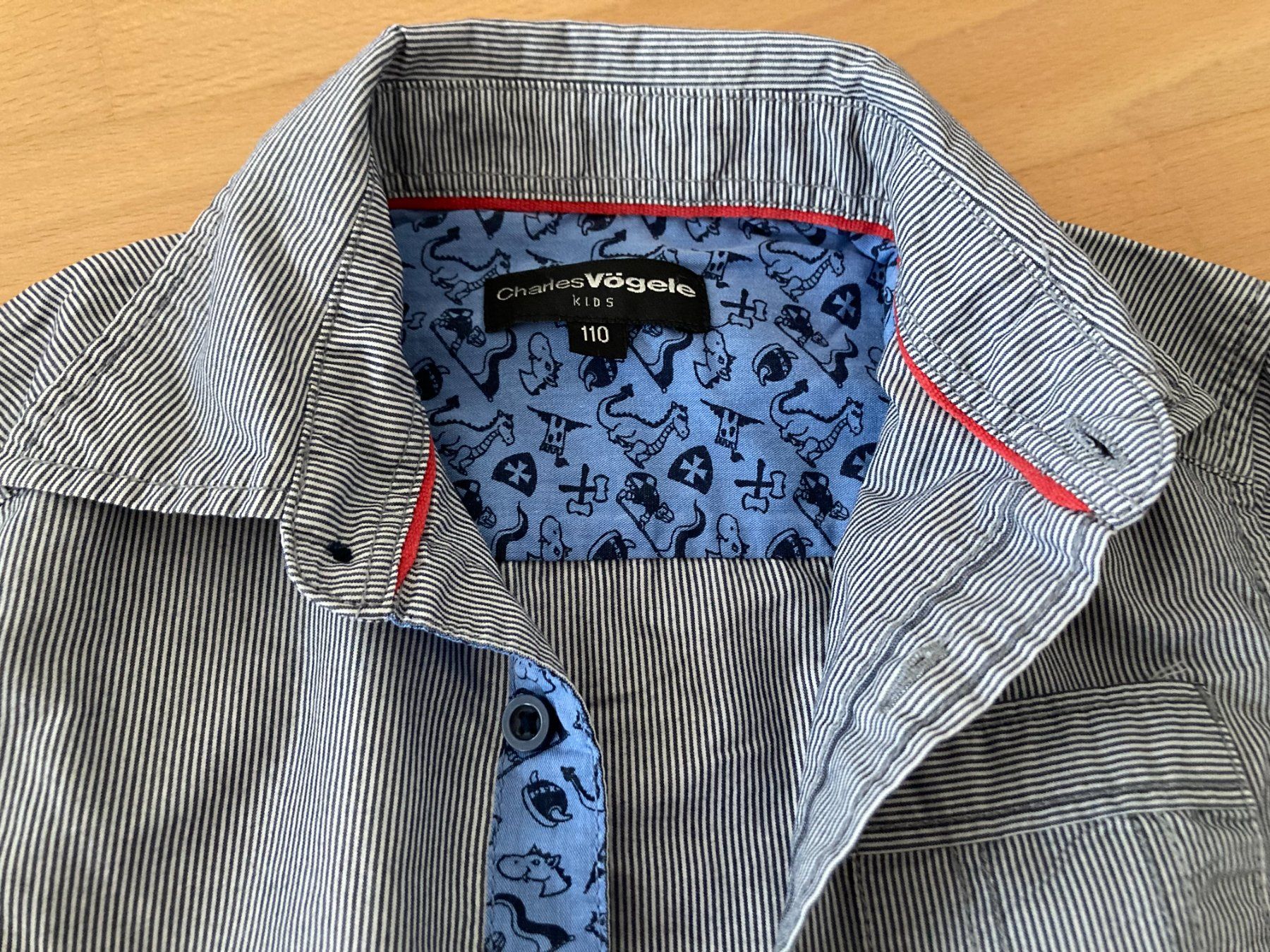 Camicie, T-shirt & Polo: Hemd "mit Drachen-Motiven" von Charles Vögele – Usato da Muttenz venduto da Juvenile33 4
