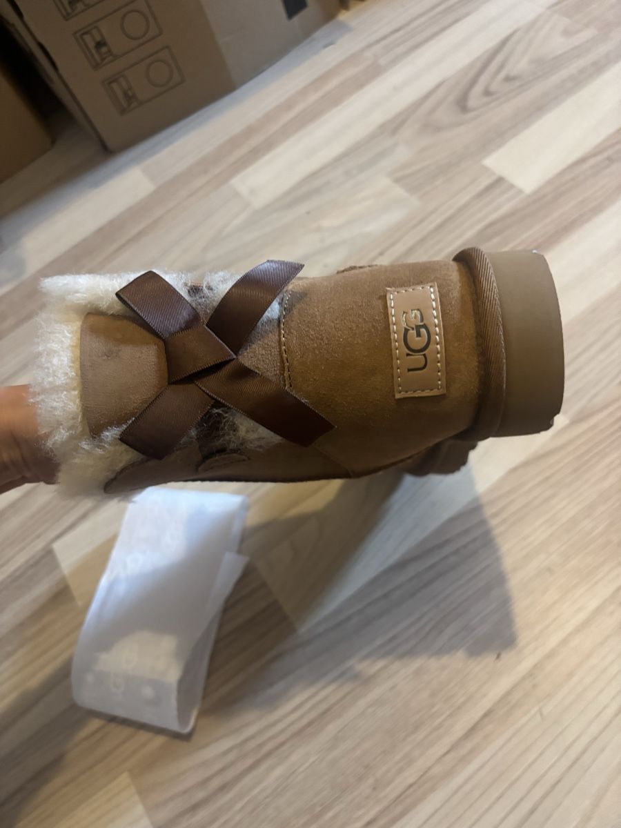 Ugg Damenschuhe: Ugg new – Neu und originalverpackt aus St-Légier- La Chiésaz von anh_9289 1