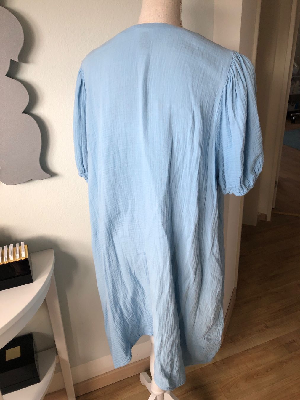 Kleider: Sommerliches, hellblaues Kleid mit Puffärmeln, Gr.46 – Gebraucht aus Arlesheim von leyRum4.5 2