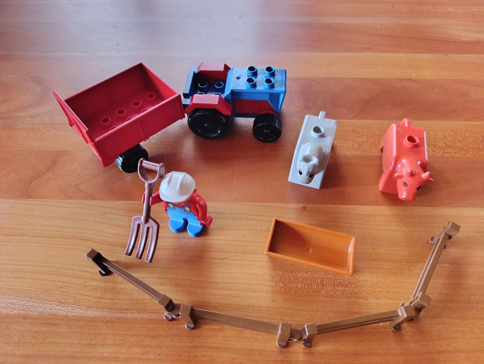 Lego Giocattoli: Lego Duplo Bauer mit Traktor und Tiere  – Usato da Oberarth venduto da sil_9dfs 1