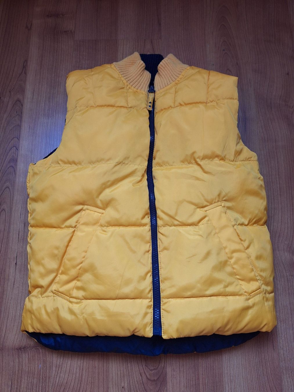 Altro abbigliamento per bambino: 2 Westen (Gr. 128 und 158) – Usato da Roveredo GR venduto da besalinimi 1
