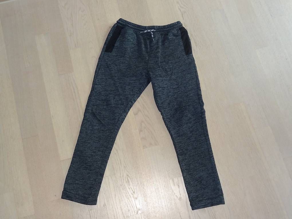 Hosen: Trainer Jogginghose Sweathose Gr 146 152  – Gebraucht aus Diessenhofen von --Stephan--