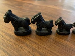 Alte Gewichte - antike Pferdefiguren (5 Stk)