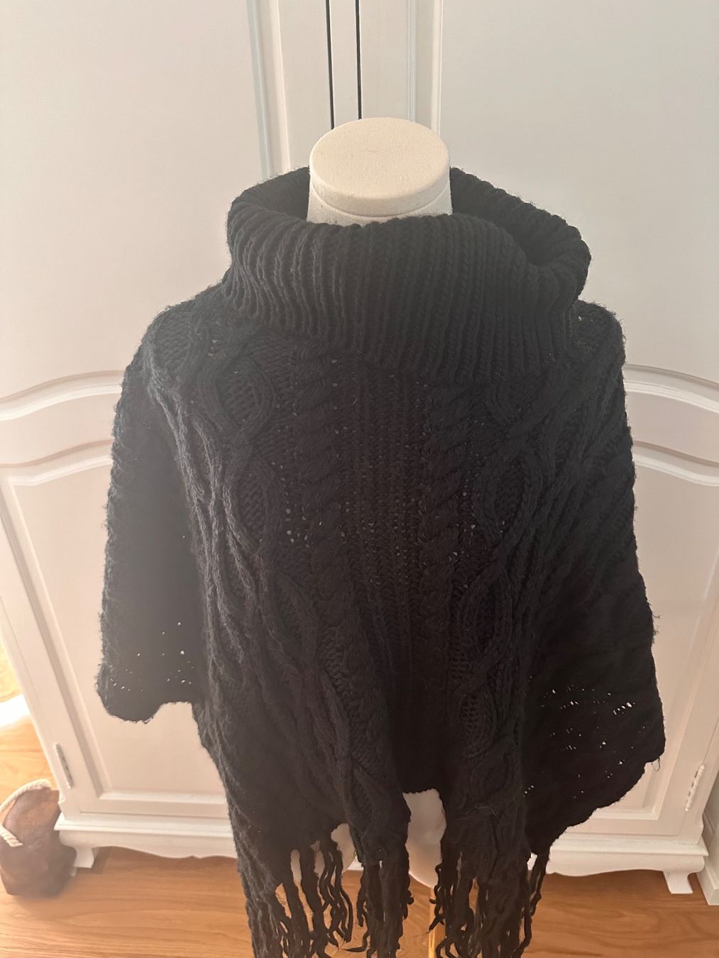 Altro in Moda donna: Schwarze Poncho Steve Madden – Usato da Pfaffhausen venduto da Klaras_second_hand 2