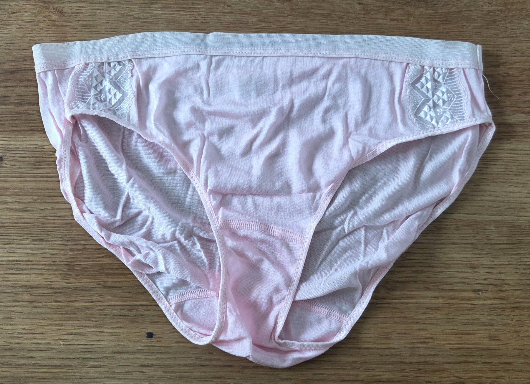Altra biancheria intima: Seide Damen Slip Gr. 38 Pink – Nuovo (secondo la descrizione) da Beinwil am See venduto da gabipetrovay