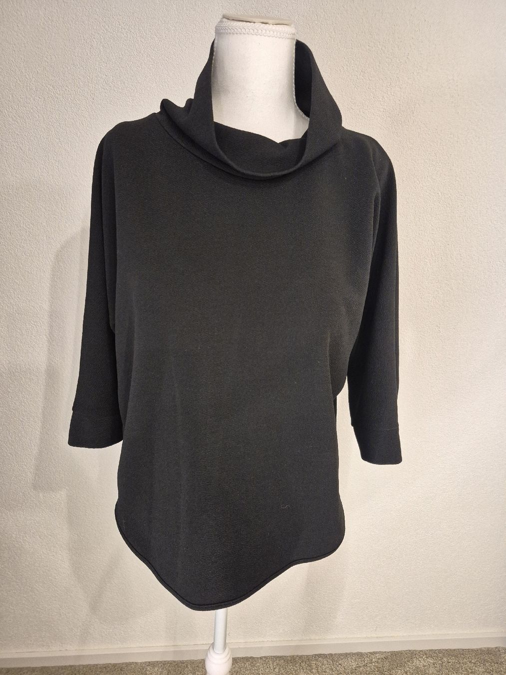 Tops: Elegantes Top, schwarz, Grösse M, Yendi – Neu (gemäss Beschreibung) aus La Neuveville von Vestiaire_2011 1