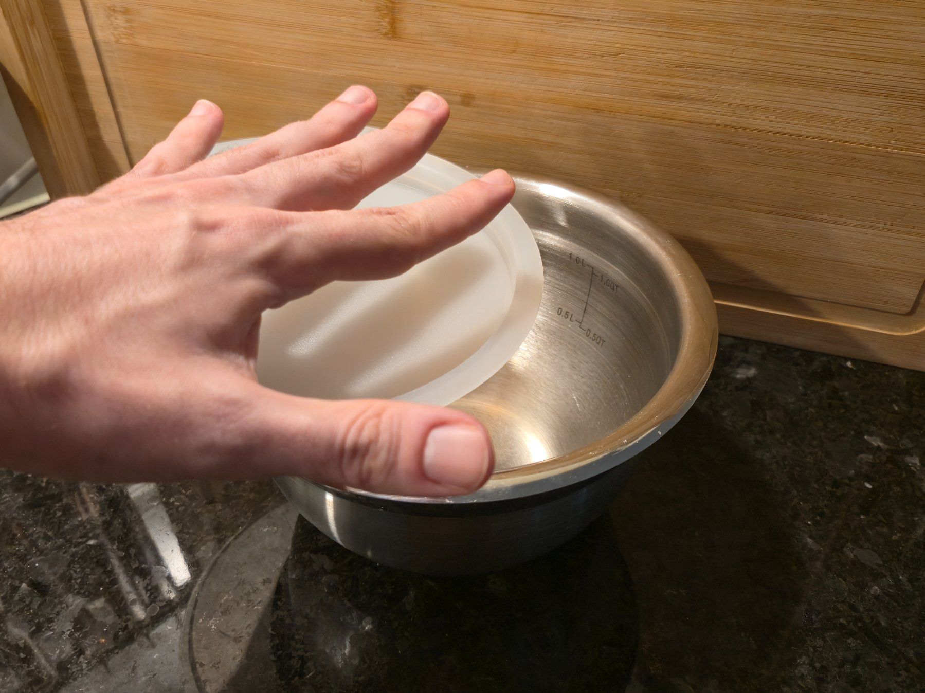 Ciotole: Edelstahl-Schüssel mit Deckel, Durchmesser 16 cm. – Usato da Biel/Bienne venduto da New_zs9k