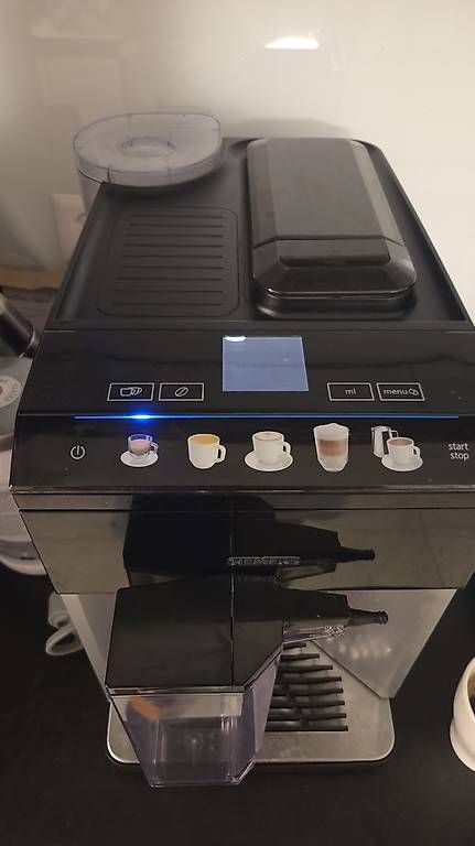 Macchine per caffè & Macchine per espresso: Machine à café automatique grain Siemens EQ500 – Usato da Gilly venduto da Florfil