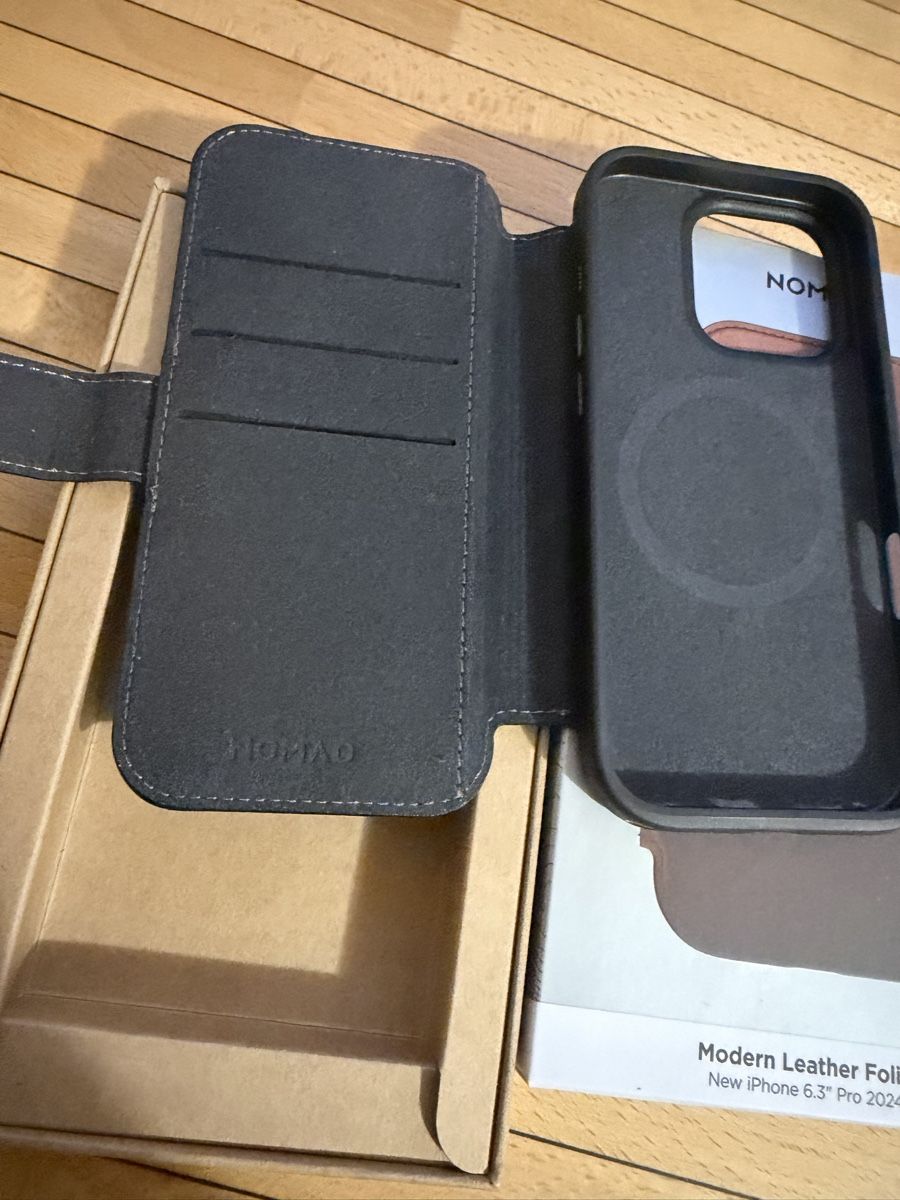 Cover & Protezioni schermo: IPhone 16 pro Nomad Modern Leather Case  Brown – Usato da Flumserberg tannenboden alp venduto da pedroredshoes 4