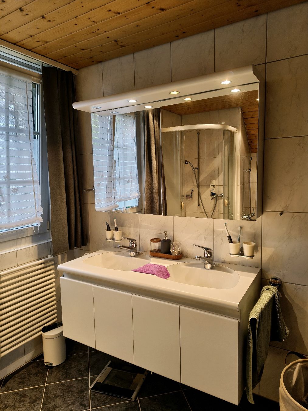 Mobili per bagno: Doppelwaschtisch mit Spiegelschrank  – Usato da Hauptwil venduto da Reve05 1