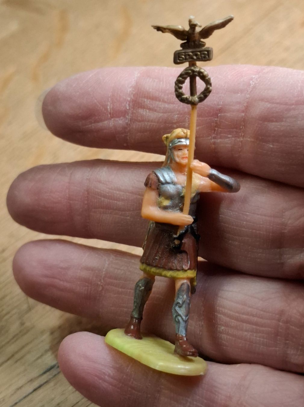Elastolin Spielzeuge: Elastolin Römer Legionär Ritter Soldat Spielfigur - Mini – Gebraucht aus Schlieren von Svenja7 7