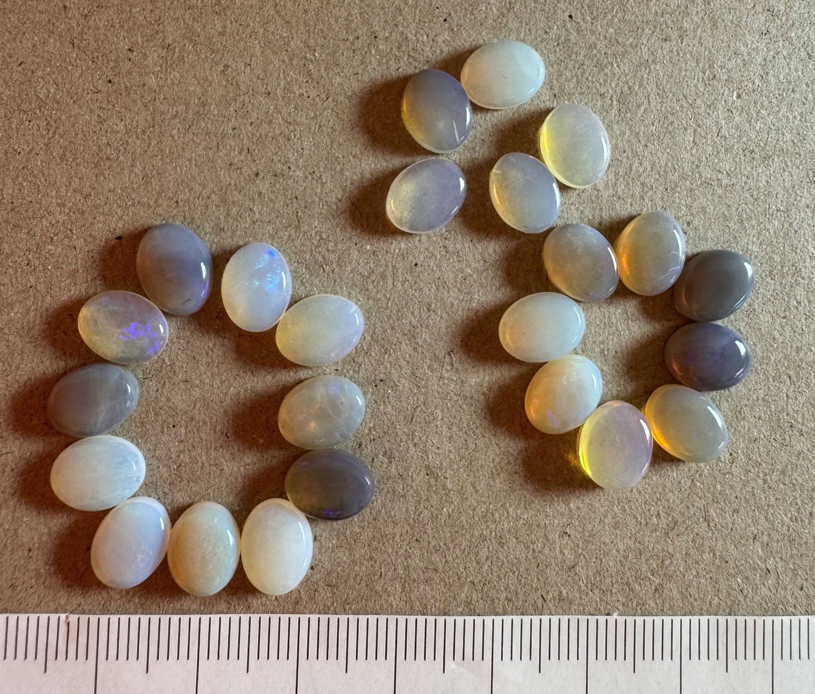 Fossilien: 24 Stk  Cabochons Opal  echt!!  oval    7x9mm  solid – Neu und originalverpackt aus Leuggern von gemshow 6