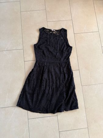 Elegantes schwarzes Kleid mit Spitze