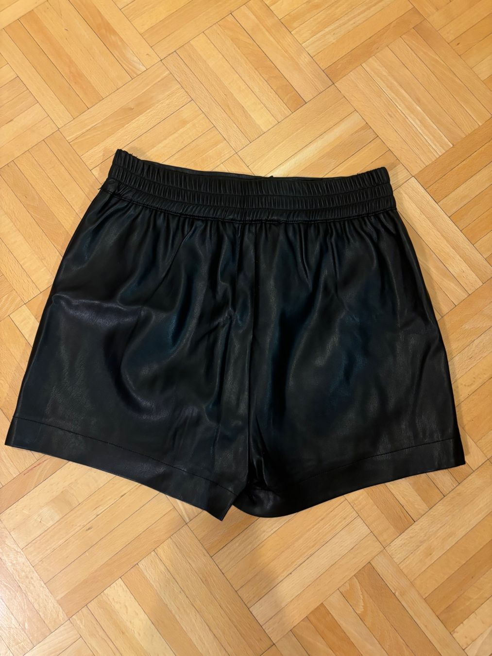Pantaloni: Similicuir short M – Nuovo e nell'imballaggio originale da Genève venduto da chl_zc89 1