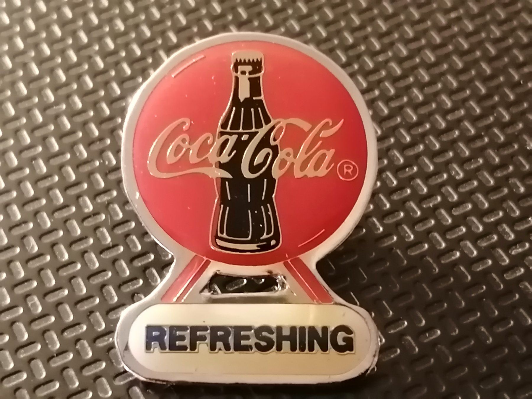 Coca-Cola Placchette & Badge: PIN COCA-COLA Refreshing – Usato da Nunningen venduto da mochflo