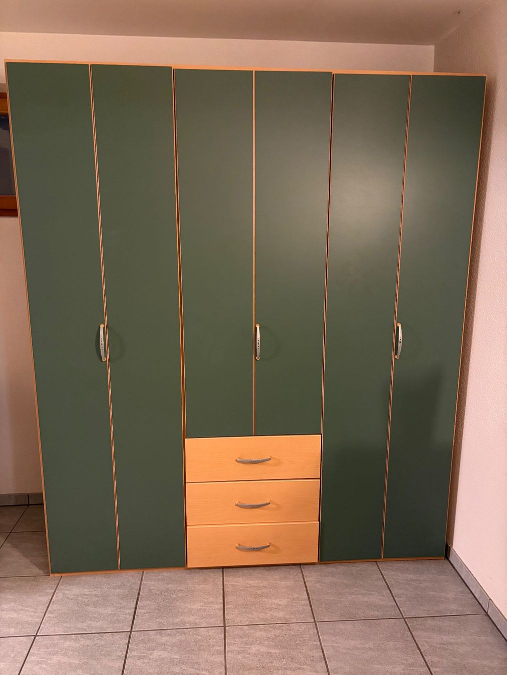 Armadi: Kleiderschrank – Usato da Wettswil venduto da IfeAA6